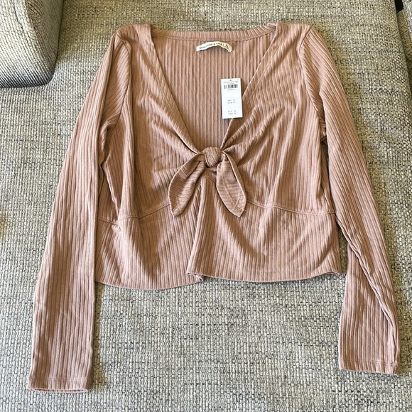 Abercrombie & Fitch Tops - Abercrombie long sleeve crop, size xl.
